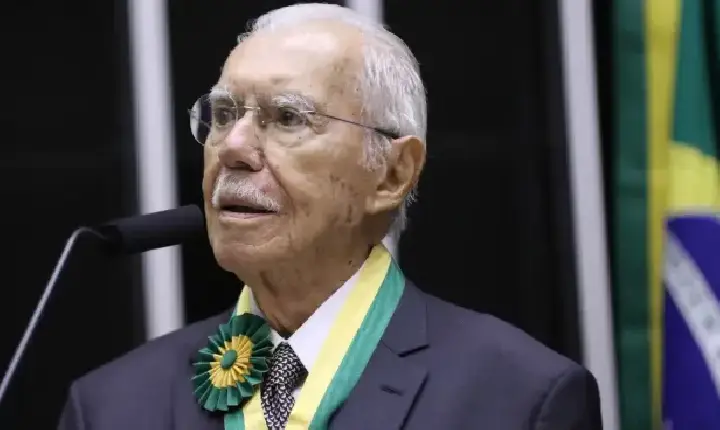 Boletim médico: Sarney segue em recuperação após cirurgia