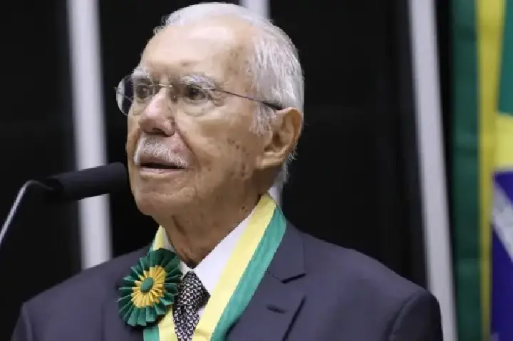Boletim médico: Sarney segue em recuperação após cirurgia