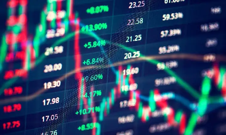 DÓLAR ABRE EM ALTA DE MAIS DE 8% APÓS VITÓRIA DE LULA; AÇÕES BRASILEIRAS DESPENCAM NO EXTERIOR