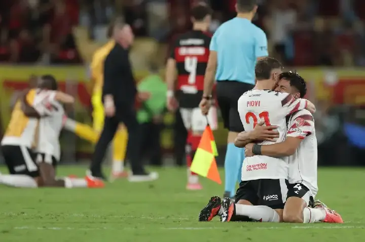 Estudiantes bate Fla e Palmeiras terá revanche pelo tetra da América