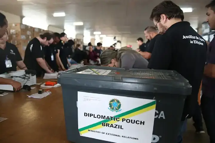 Quase 1 milhão de brasileiros no exterior poderão votar nas eleições