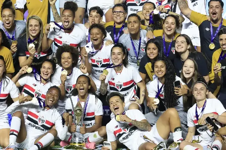 São Paulo segura Corinthians e é campeão brasileiro pela 1ª vez