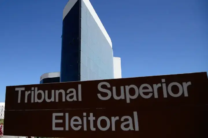 TSE estuda desativar canais políticos no WhatsApp 48h antes da eleição