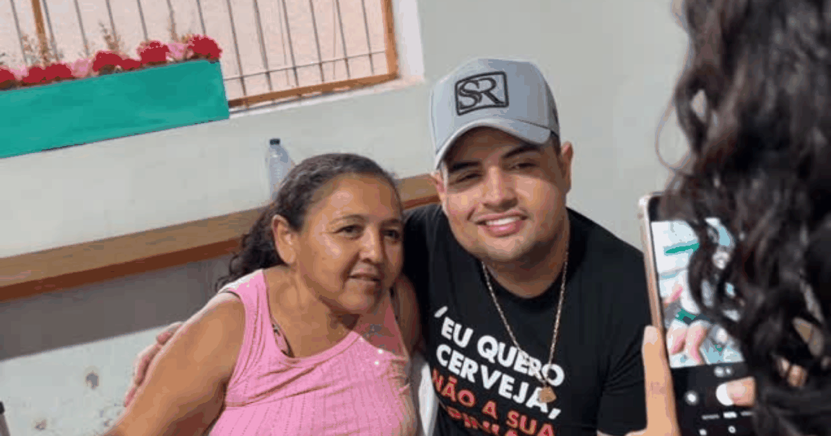 Tarcísio do Acordeon entrega mais de 15 toneladas de alimentos em Campos Sales