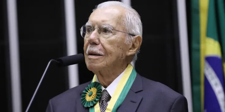 Boletim médico: Sarney segue em recuperação após cirurgia